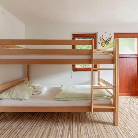 Vakantiehuis Sunflower House With Jacuzzy And Sauna Vitanje